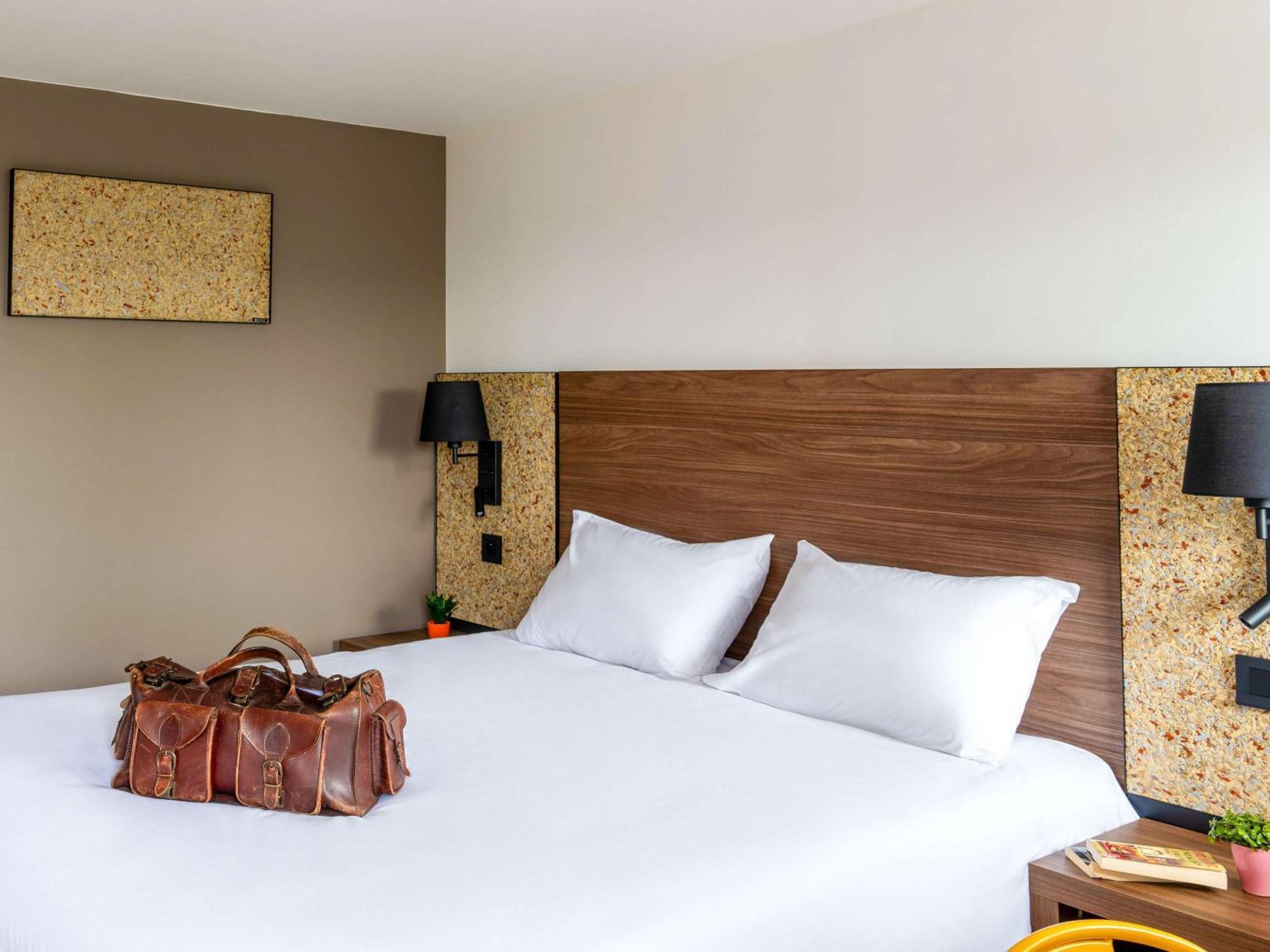 Greet Hotel Châtellerault Eksteriør bilde