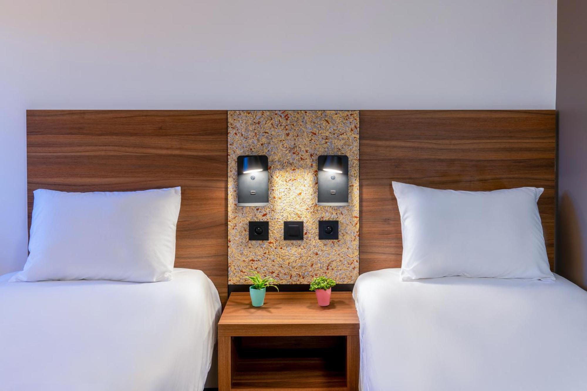 Greet Hotel Châtellerault Eksteriør bilde