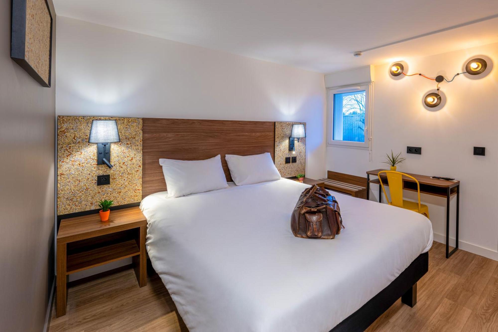 Greet Hotel Châtellerault Eksteriør bilde