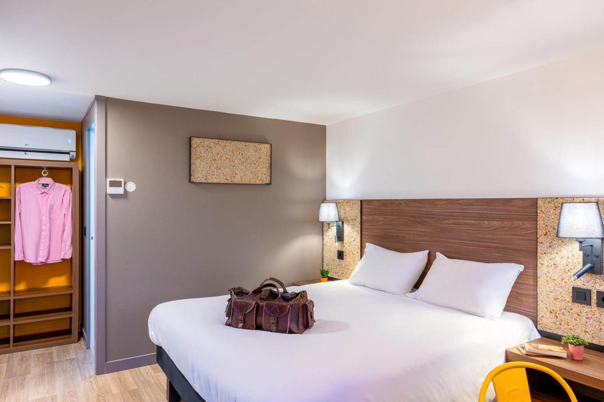 Greet Hotel Châtellerault Eksteriør bilde