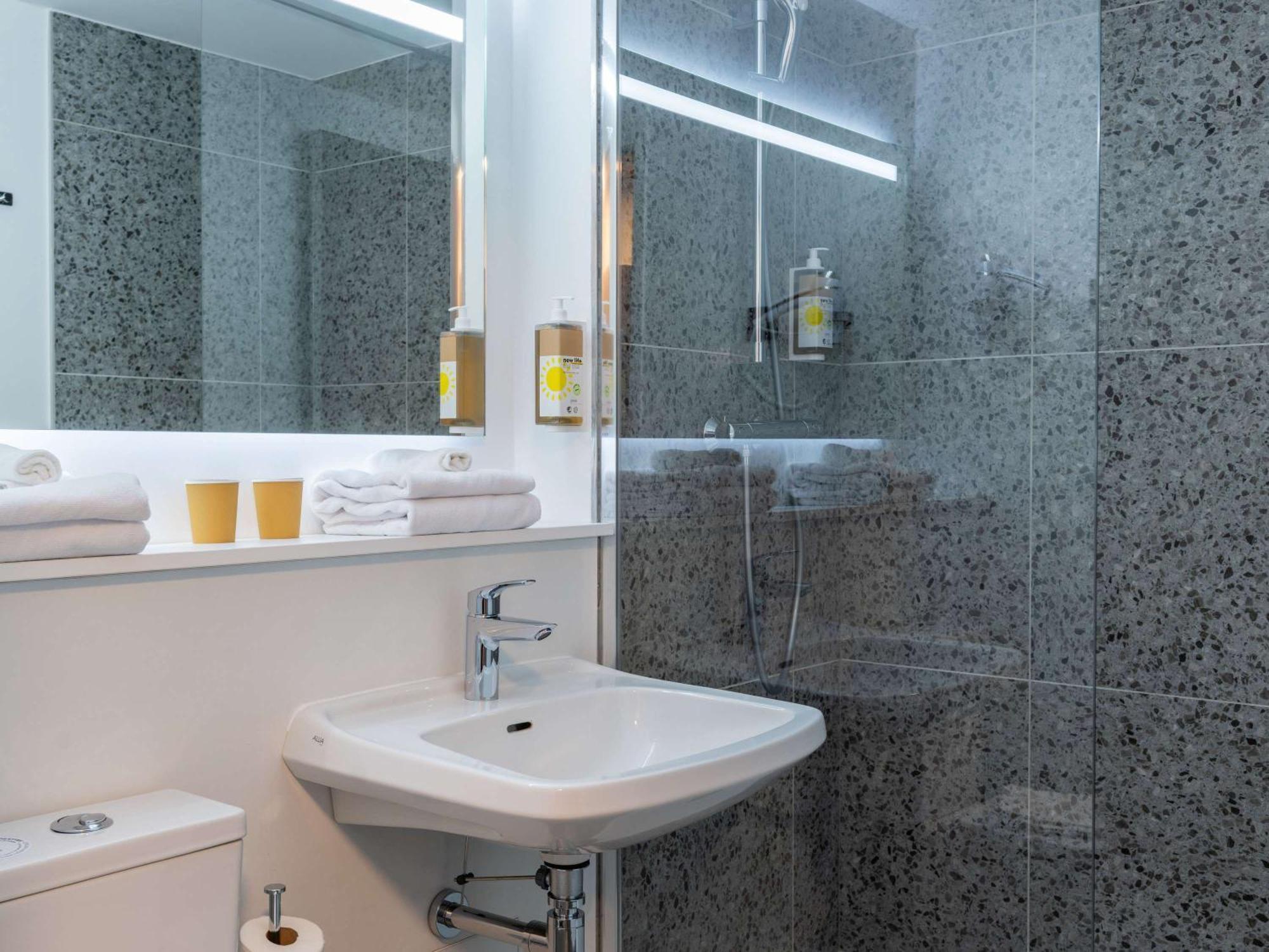 Greet Hotel Châtellerault Eksteriør bilde