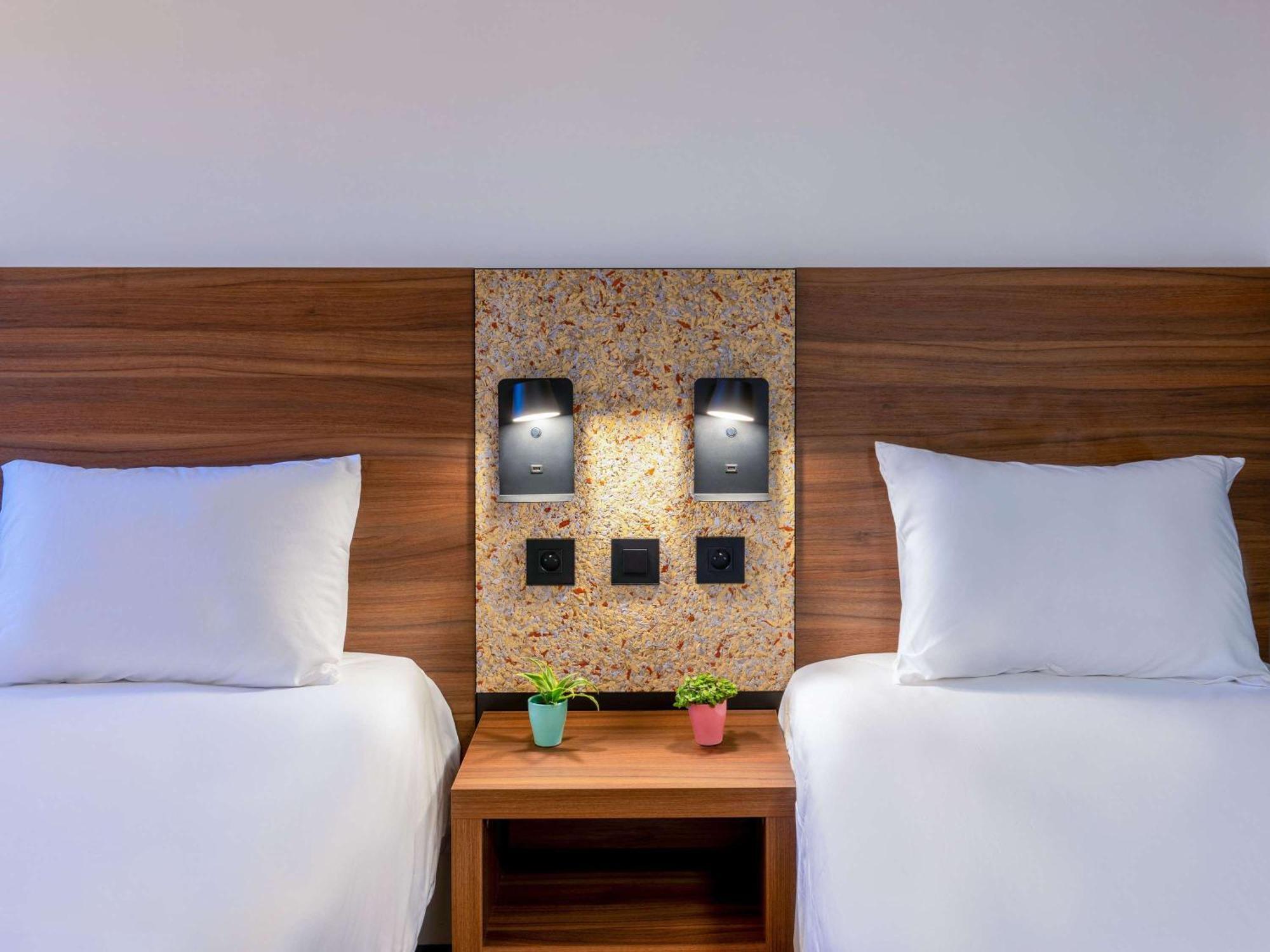 Greet Hotel Châtellerault Eksteriør bilde