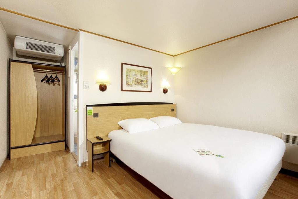 Greet Hotel Châtellerault Eksteriør bilde